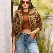 Chaqueta en tela peluche animal print M716